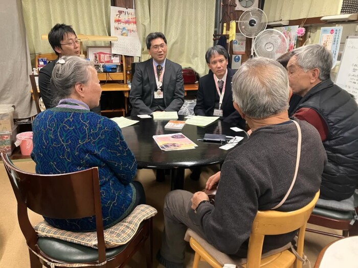 桜区長様・コミュニティ課の皆様が無料塾ひこざを訪問